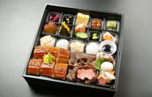 すき焼きと鰻の蒲焼きと手まり寿司